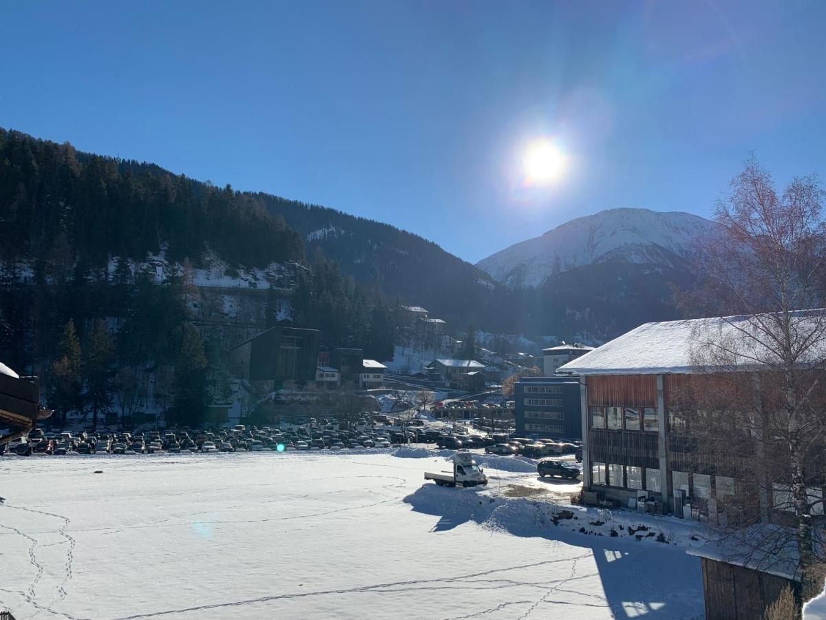 - 100m Von Der Talstation Aletsch Bahnen Und Bahnhof Fiesch, Ausgangslage अपार्टमेंट Fiesch