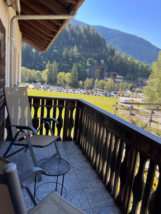 - 100m Von Der Talstation Aletsch Bahnen Und Bahnhof Fiesch, Ausgangslage अपार्टमेंट *